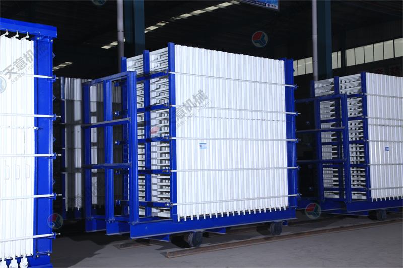 一次成型40塊板的復(fù)合墻板機(jī)，究竟有多好？